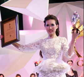 Гэр бүлээ хайрлаж, хамгаалж чадна хэмээн хэлсэн анхны Топ модель